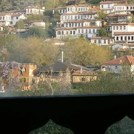 Gazde/Camere de închiriat Sirincem
