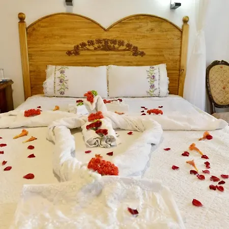 Sirincem Gazde/Camere de închiriat *