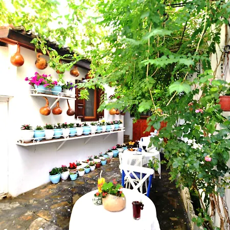 Sirincem Gazde/Camere de închiriat