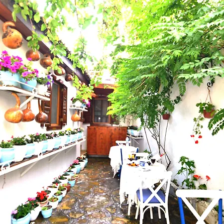 Sirincem Gazde/Camere de închiriat *