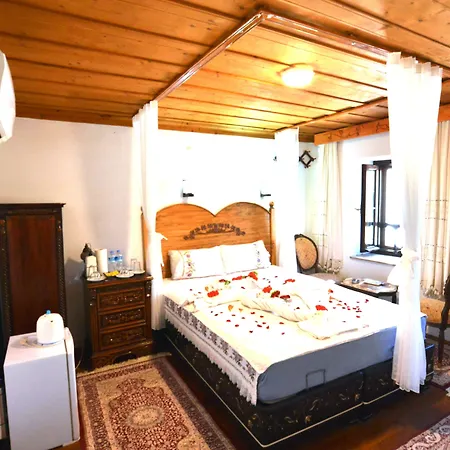 Sirincem Gazde/Camere de închiriat